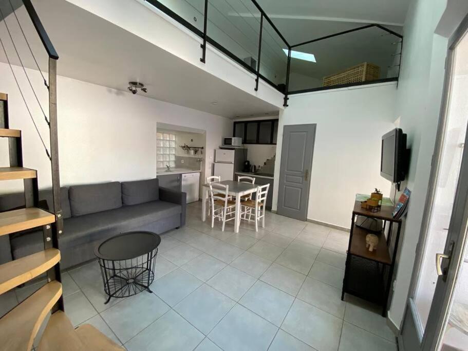 Gite Le Patio Villa Bourg-Saint-Andeol Bagian luar foto